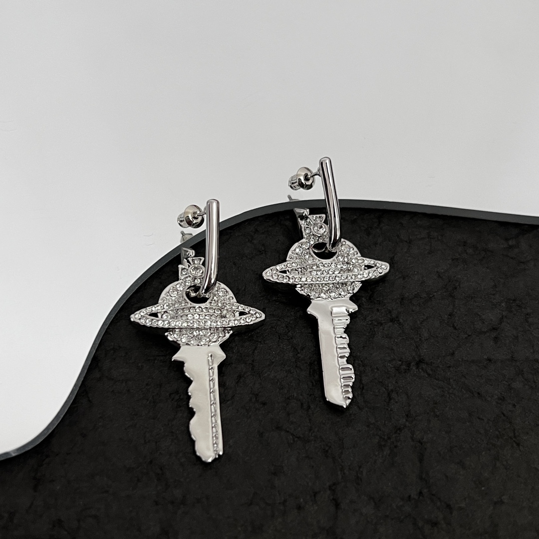 Viviennce Westwood earrings 耳环