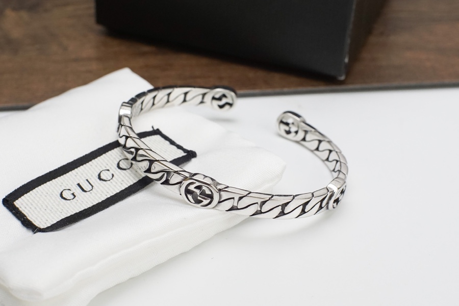 Gucci bangle 手镯