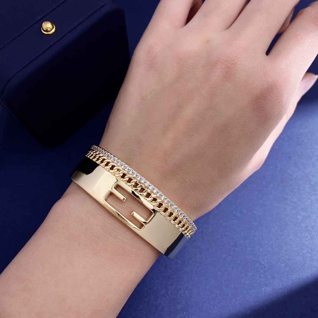 Fendi bangle 手镯