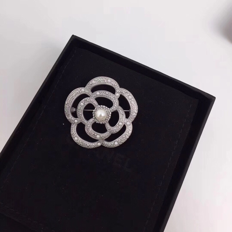 Chanel brooch 胸针