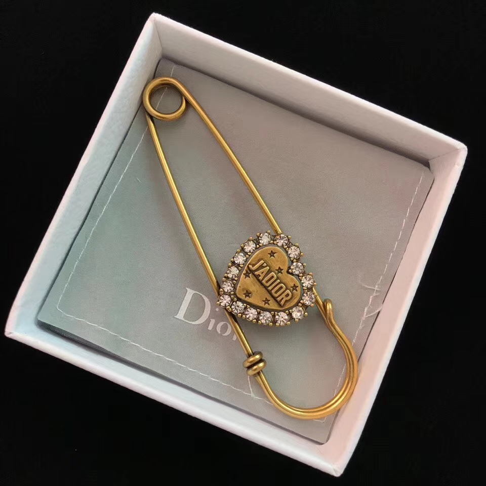 Dior brooch 胸针