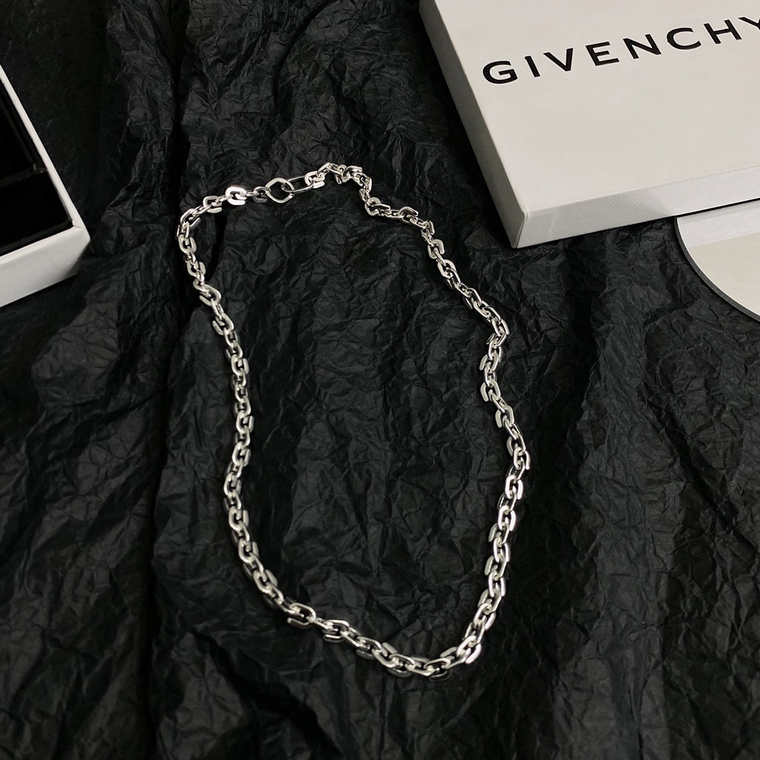 Givenchy necklace 项链