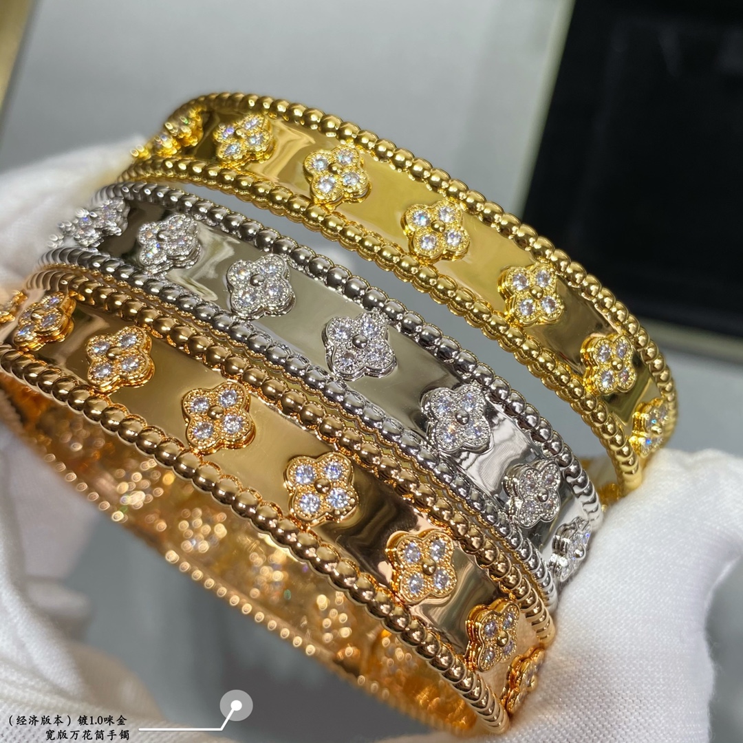 VCA bracelet bangle