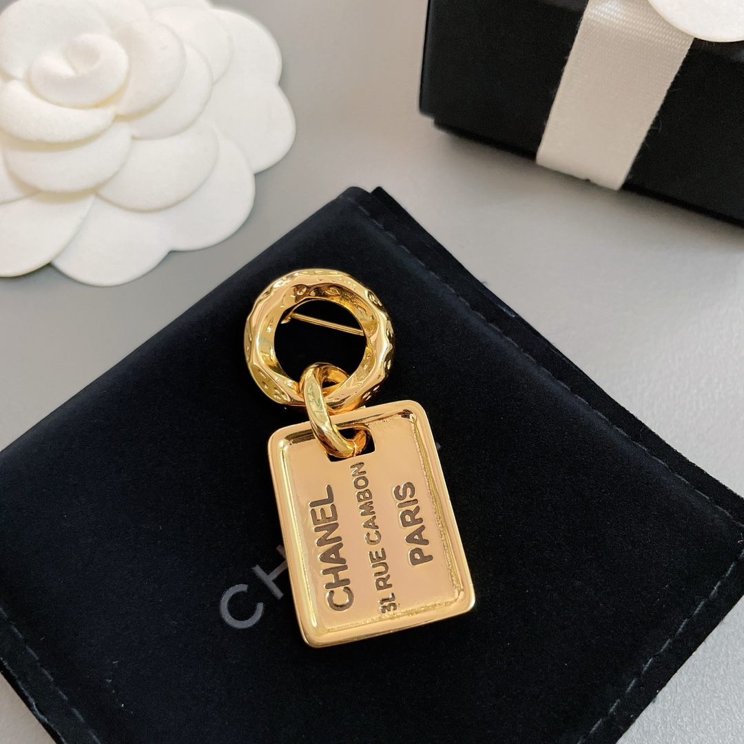 Chanel vintage pin brooch