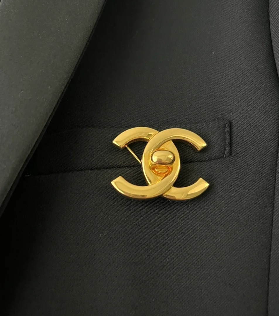 Chanel vintage pin brooch