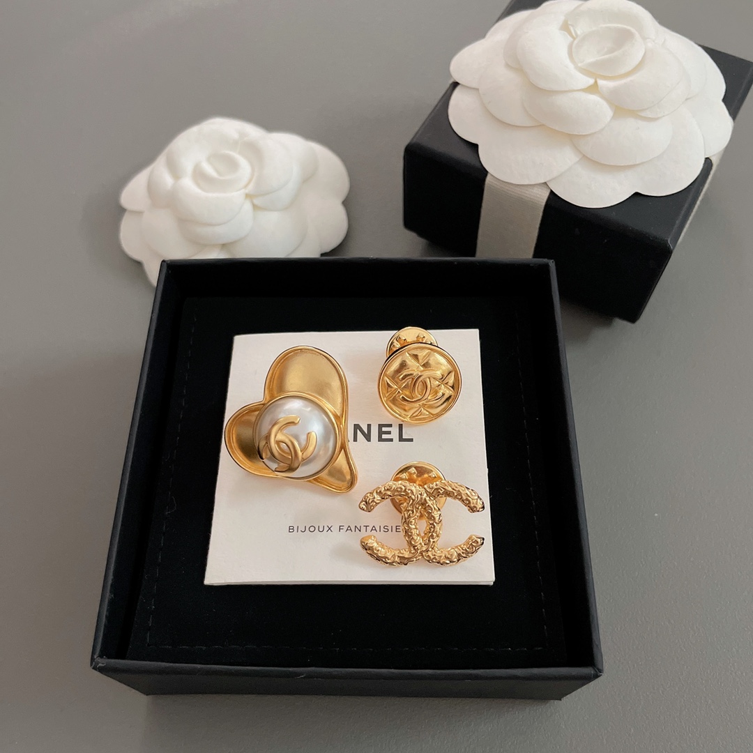 Chanel pin brooch
