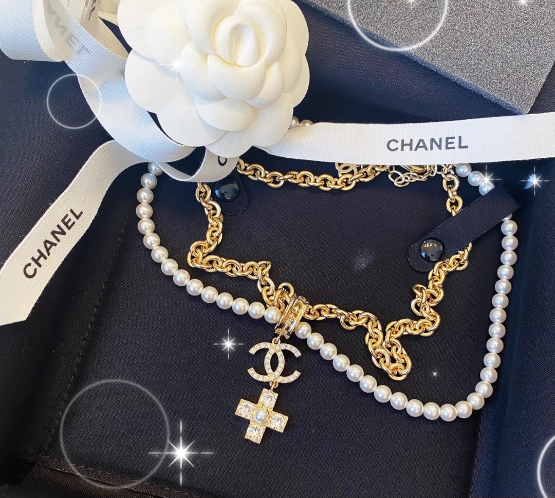 Chanel choker necklace