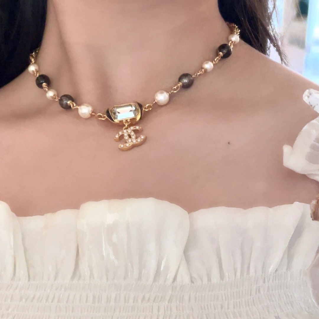 Chanel choker necklace