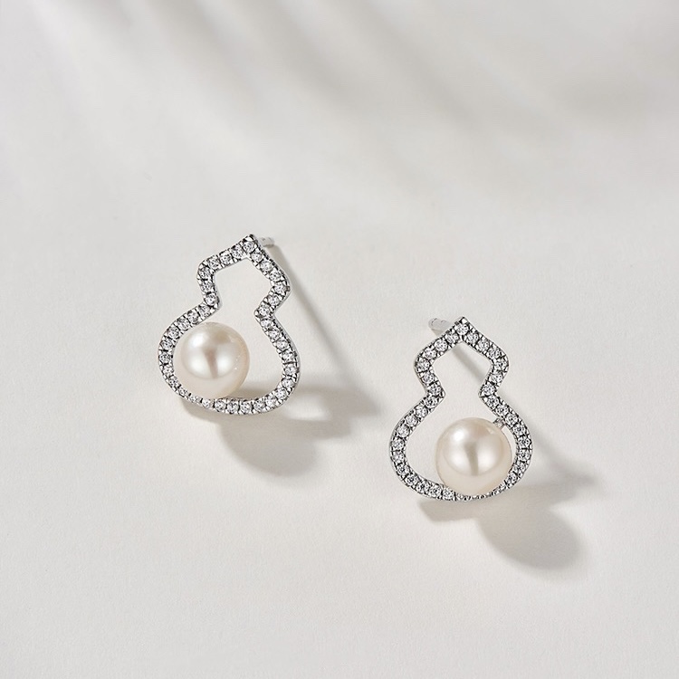 Qeelin earrings