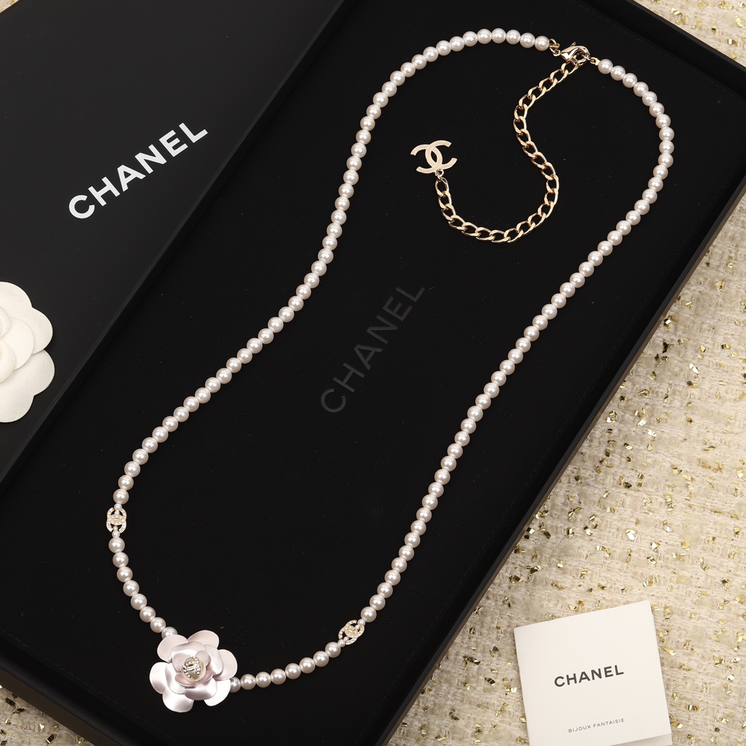 Chanel pearl chain belt