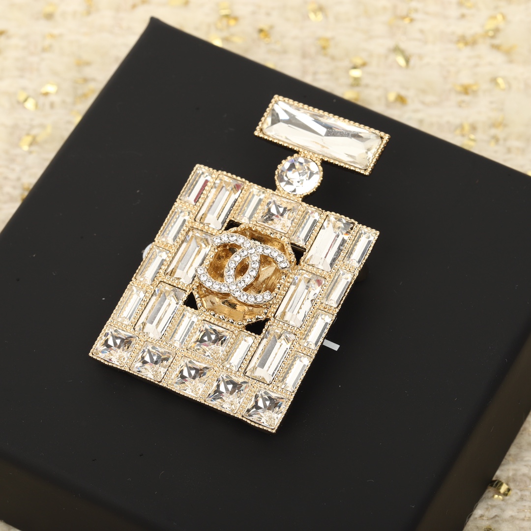 Chanel pin & brooch