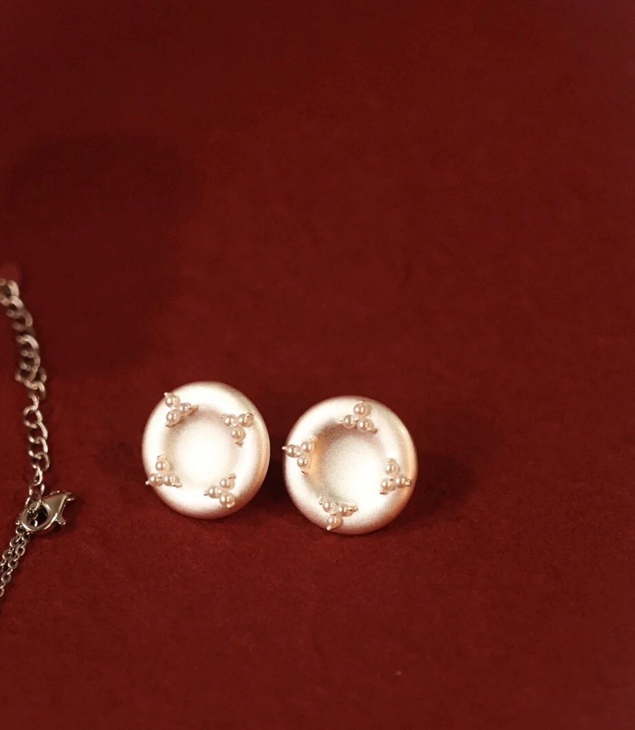 Moiaussi earrings