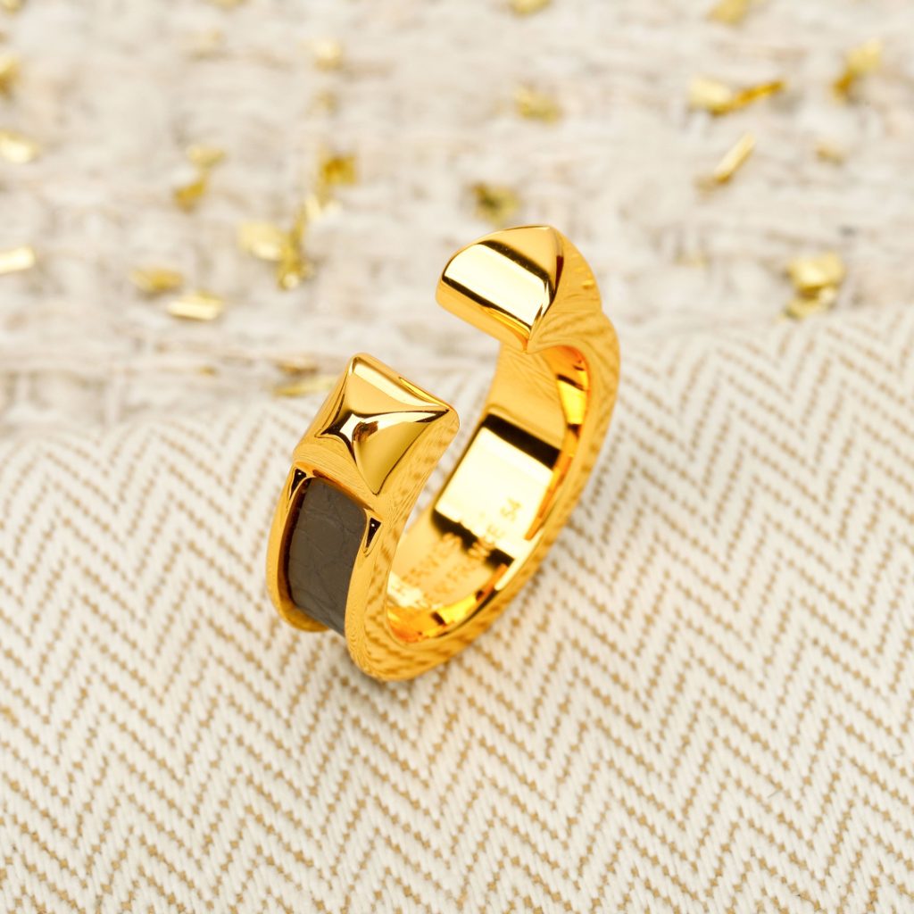 【上品に輝くスタッズHERMES★Athena Double Stud★リング Hermes Athena double stud ring – Fibo3Addict