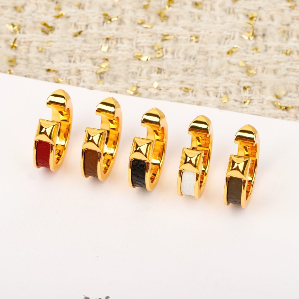 【上品に輝くスタッズHERMES★Athena Double Stud★リング Athena double stud ring | Hermès USA